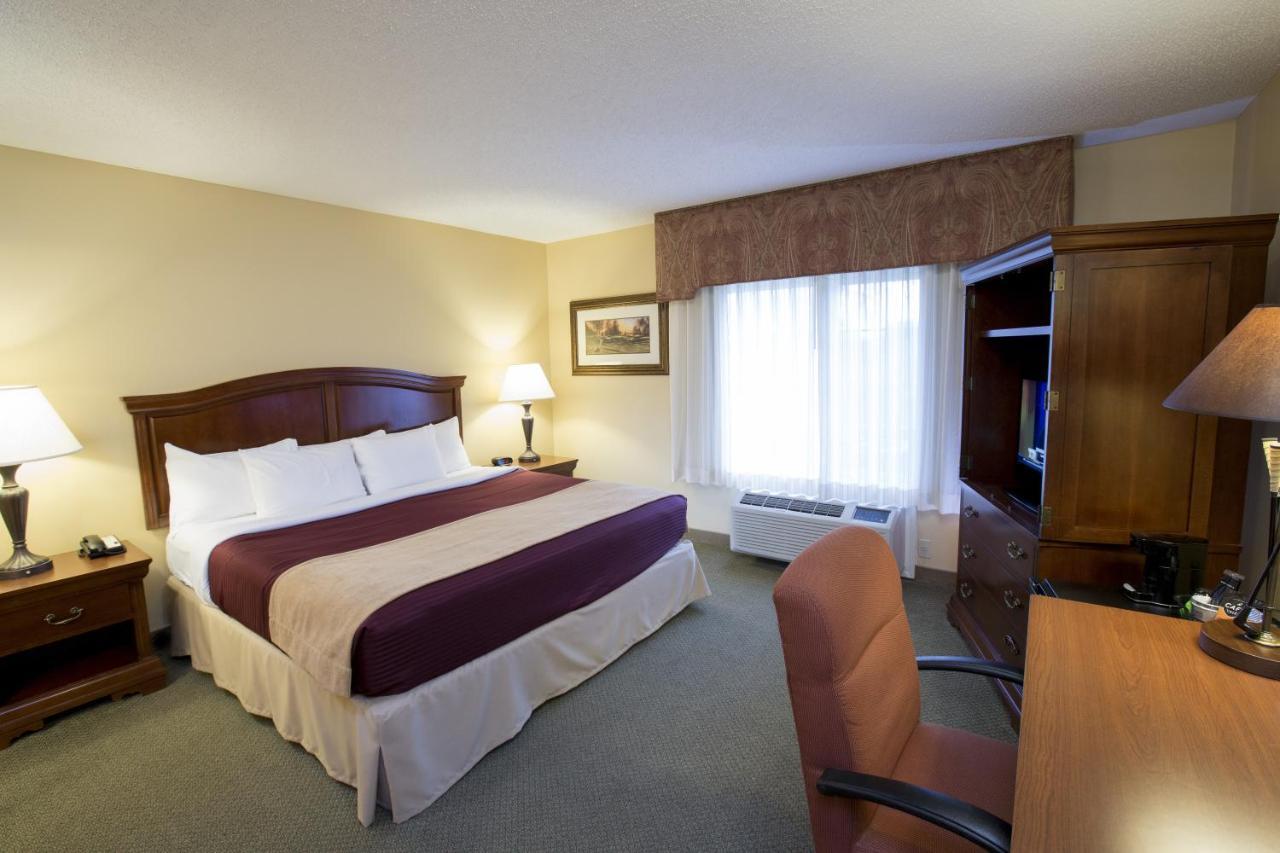 Swan Lake Resort Plymouth Room photo